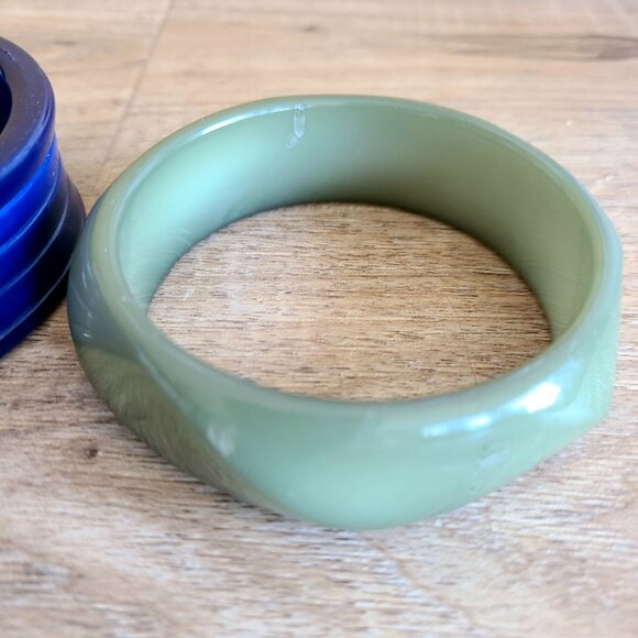 2 plastic chunky bangles. - Picture 7 of 9